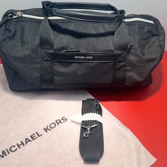 Micheal Kors Weekender Duffle Bag & MK Bi-fold wallet - Picture 1 of 7